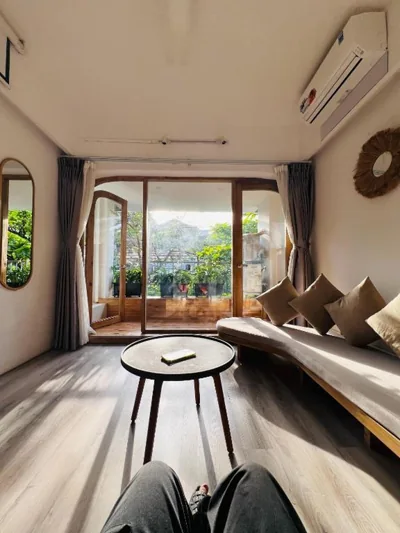 Sunny Old Quarter Apartment near Train Street - Big Balcony, Kitchen- Self Check-in – Photos 2